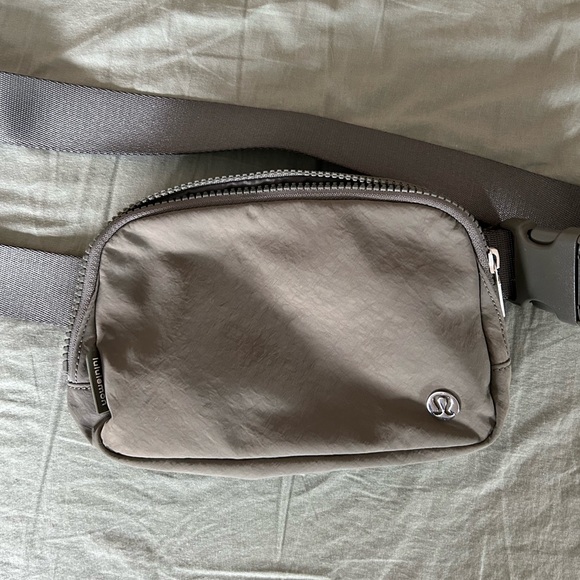 lululemon athletica Handbags - Lululemon 1L belt bag in grey sage